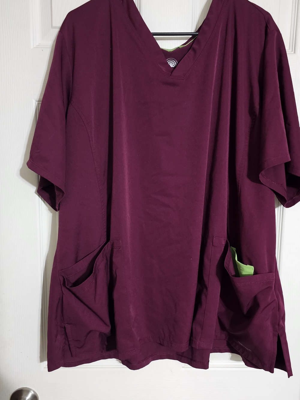 healing hands Womens V-Neck Scrub Top in Burgundy